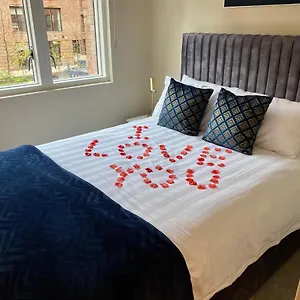 Centre Luxury With Garden View Apartment York